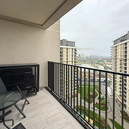 Waterfront Oasis Apartament